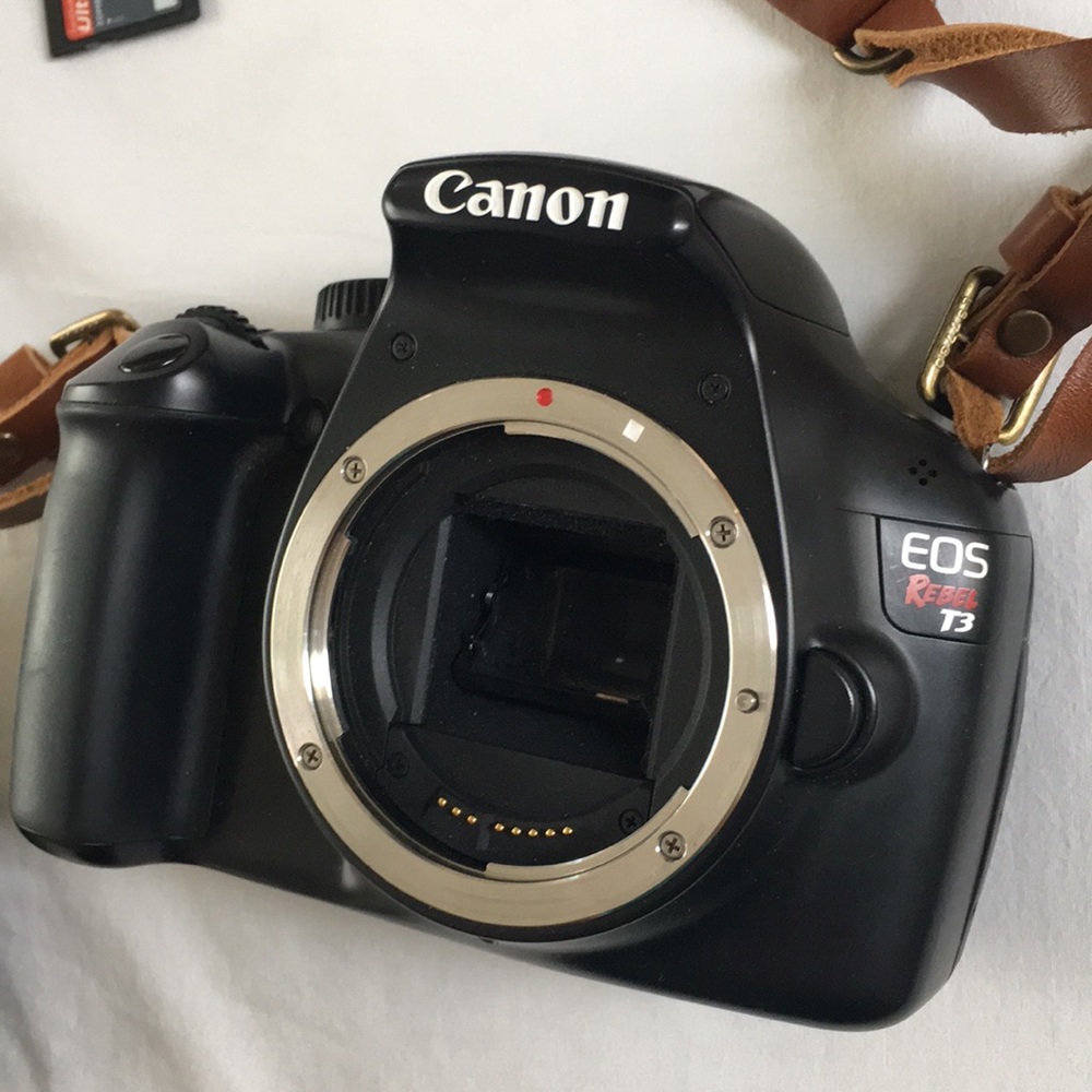 Canon EOS Rebel T3 digital camera. W/ lens!! - Picture 2 of 4